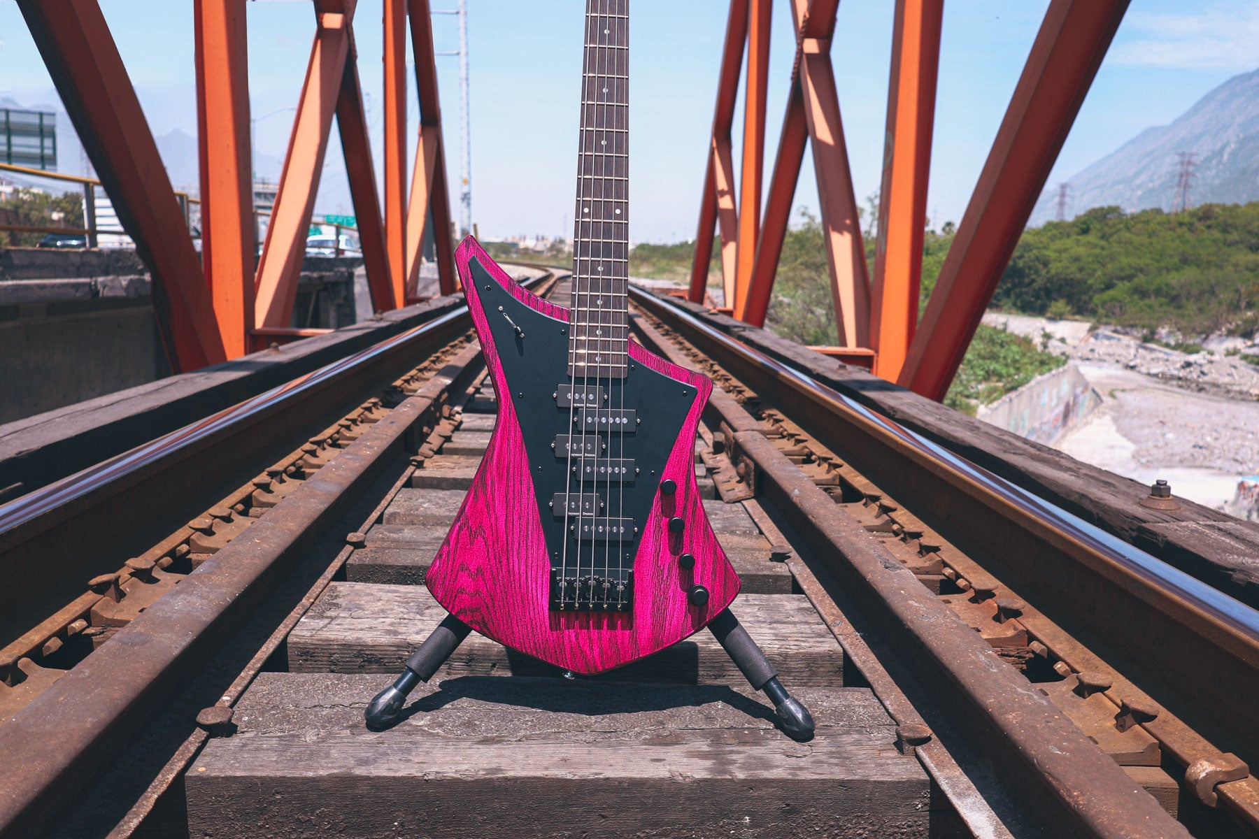 Revolver Bass