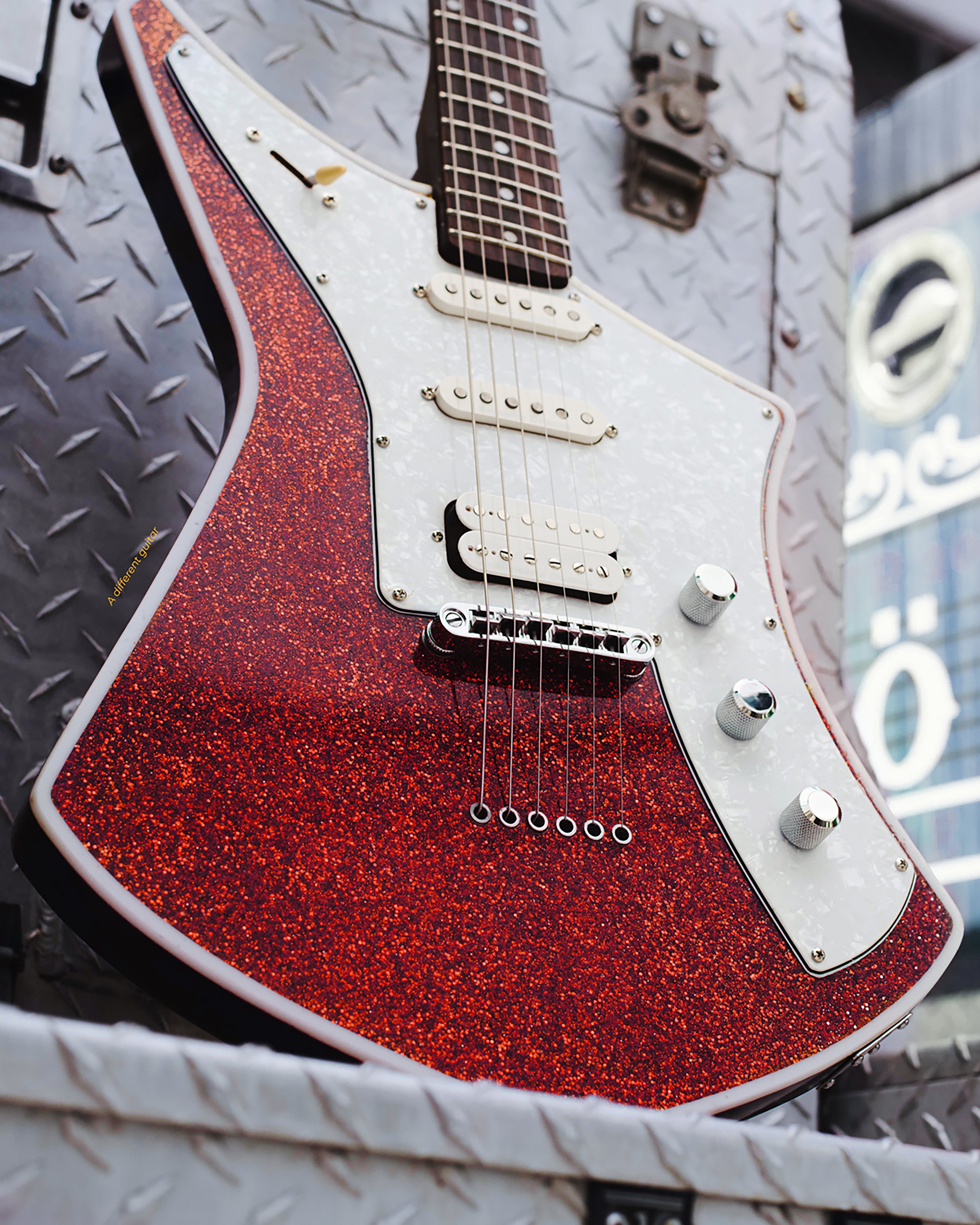 Revolver Sexy Red – Cream Guitars