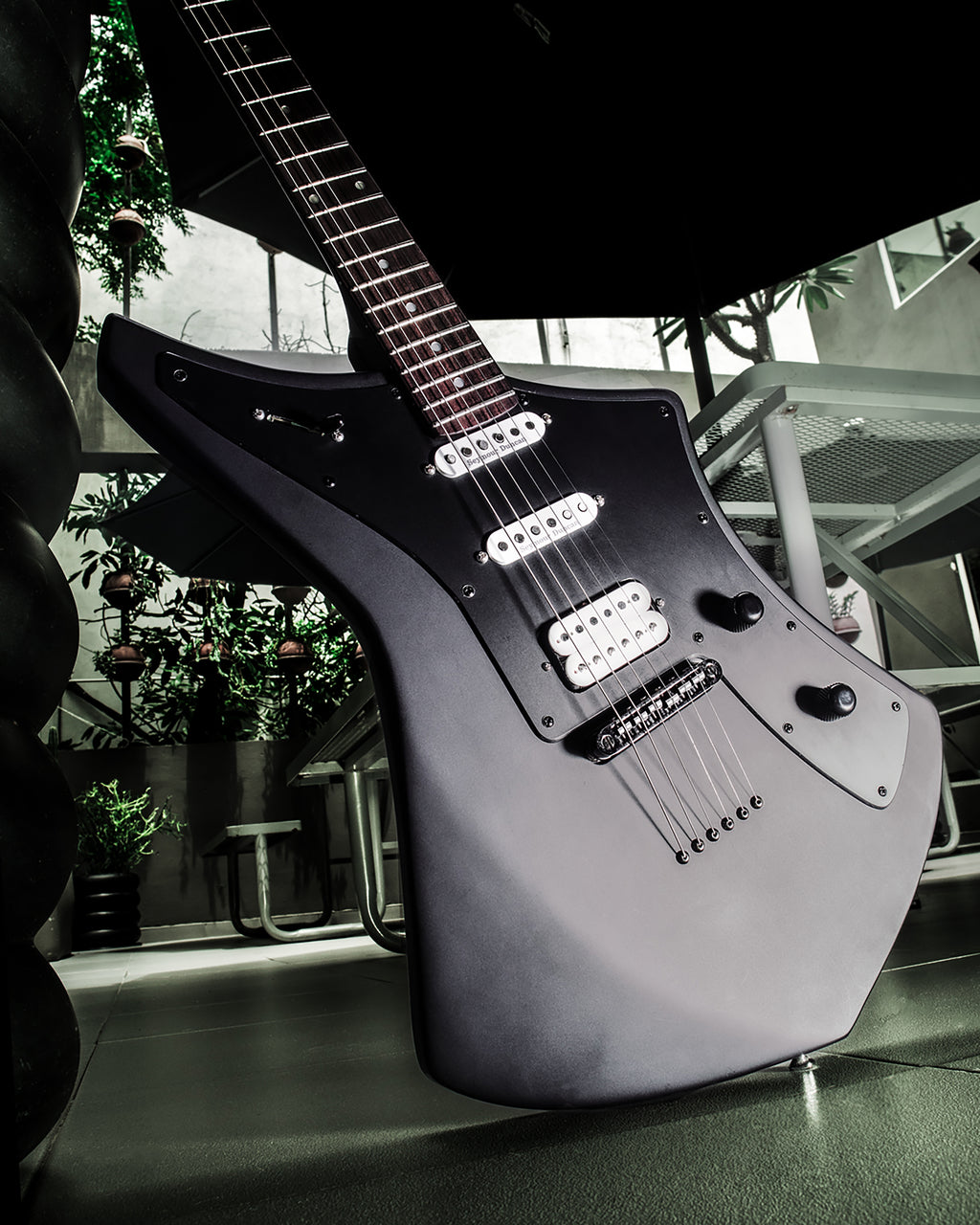Revolver Black Nightmare