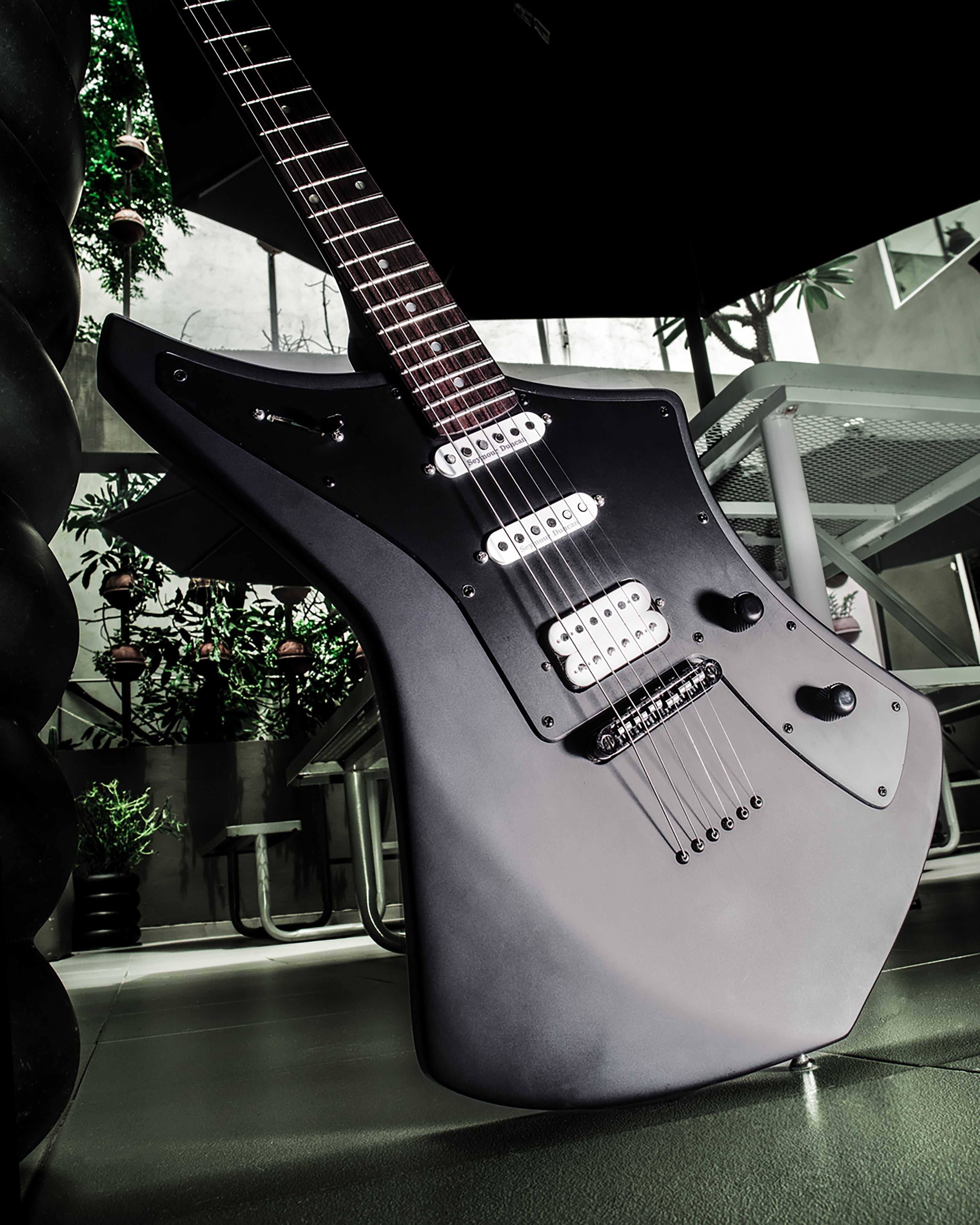 Revolver Black Nightmare